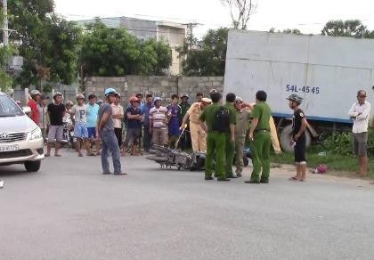 Tài xế 17 tuổi lái xe ủi hàng loạt xe máy, 3 người nguy kịch