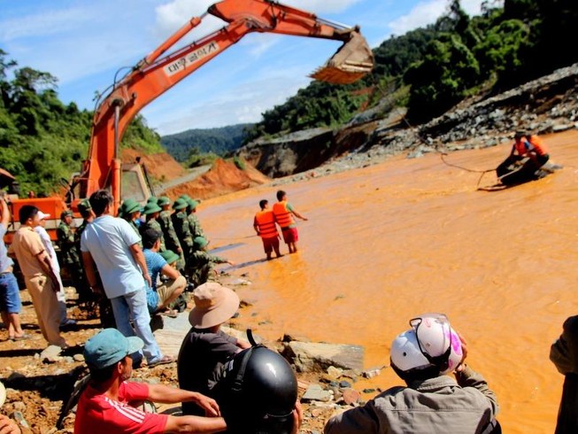 Vụ sông Bung 2: Hỗ trợ gia đình 2 nạn nhân 100 triệu đồng