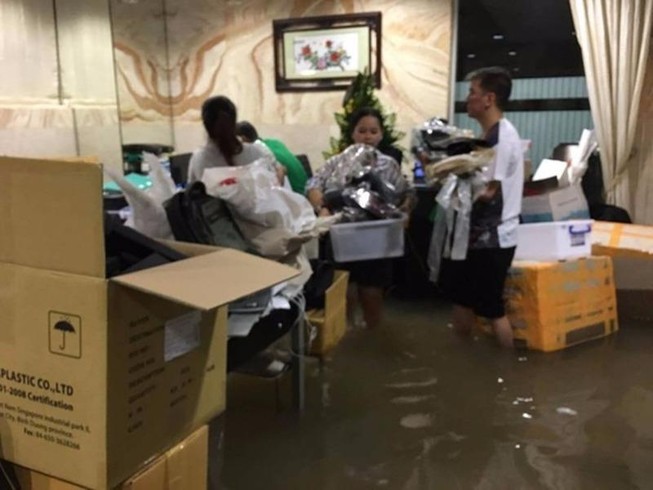 Biệt thự tiền tỉ của ca sĩ Đàm Vĩnh Hưng bị ngập nặng