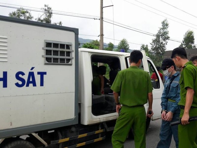 Thực nghiệm hiện trường ‘sát thủ’ bắn giám đốc
