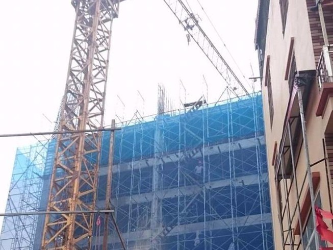 Hà Nội: Sập giàn giáo 6 công nhân thương vong