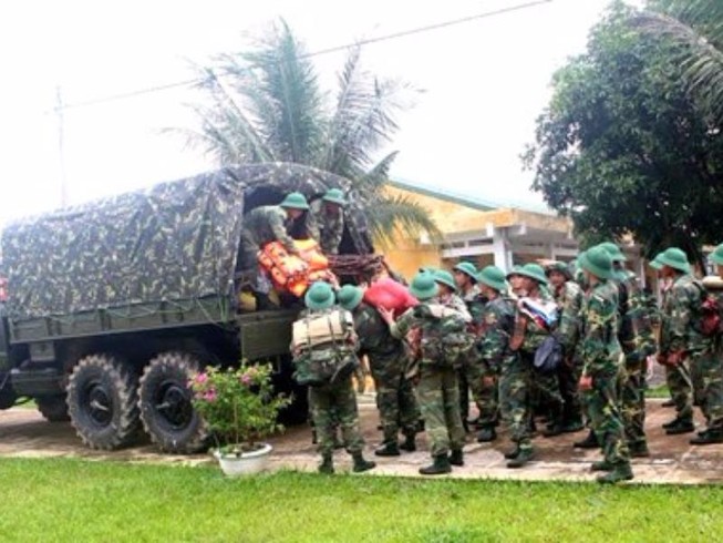 Sư đoàn 968 vào vùng lũ Quảng Bình giúp dân