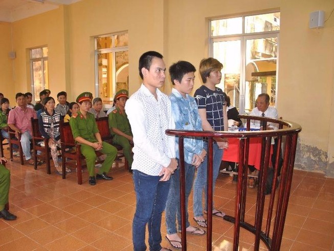 Vụ 'chiếc áo đỏ':3 người bị oan đòi tăng mức bồi thường