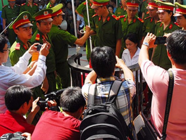 1 quy định làm khó nhà báo và sai luật