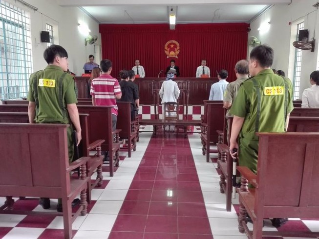 Cha được đề nghị án treo, các con yêu cầu… bỏ tù