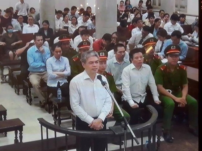 Các công ty đồng loạt phủ nhận được chi lãi suất ngoài