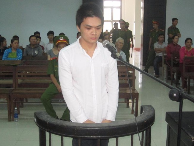 Bị đâm tử vong vì đòi tiếp viên mà không chịu ‘bo’