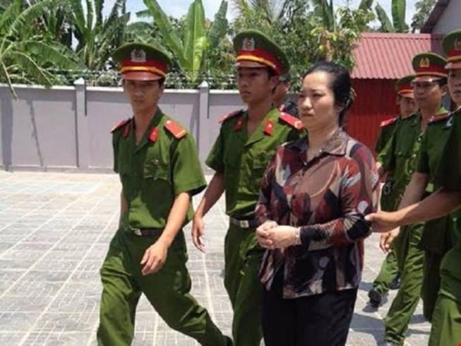 Xem lại vụ hạ hình phạt sai luật vợ bí thư giết người