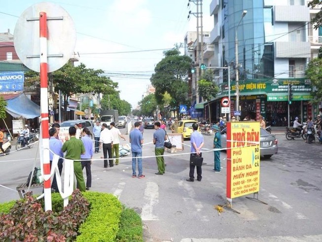 2 nhóm truy sát, 1 thanh niên bị chém tử vong