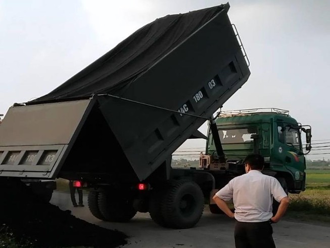 Xe chở quá tải chống trả quyết liệt lực lượng chức năng