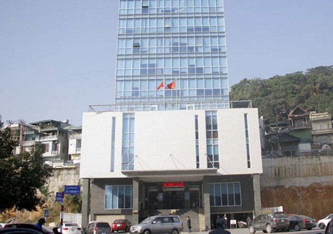 Ngủ trong giờ làm việc, phó phòng bị đình chỉ công tác