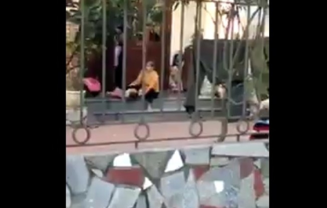 Bảo mẫu có hành vi thô bạo trẻ em để ép ăn