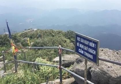 Đi phóng sinh rắn hổ chúa, cứu được du khách rơi dưới vực Yên Tử