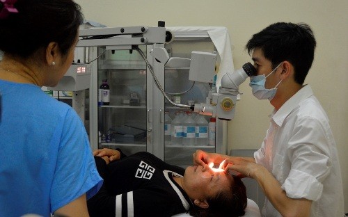 Phẫu thuật mắt miễn phí cho người dân Cần Giờ