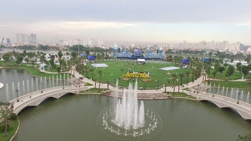 Đại nhạc hội hoành tráng đón chào công viên 'khủng'