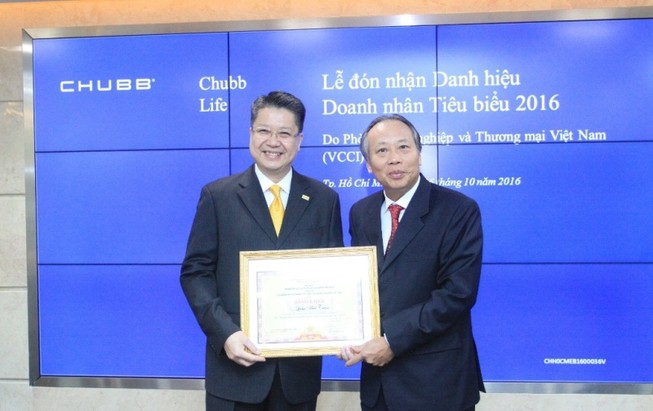 Đại diện Chubb Life VN nhận giải doanh nhân tiêu biểu