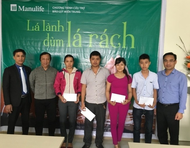 Manulife: gần 500 triệu đồng giúp đồng nghiệp vùng lũ