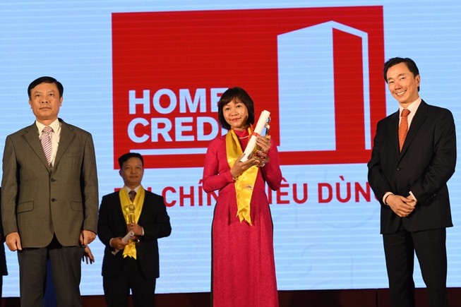 Home Credit bốn năm liên tiếp nhận giải Rồng Vàng