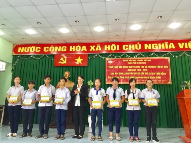Novaland nâng bước em tới trường