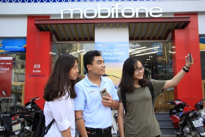 Galaxy Note 8 giá chỉ hơn 7 triệu tại cửa hàng MobiFone