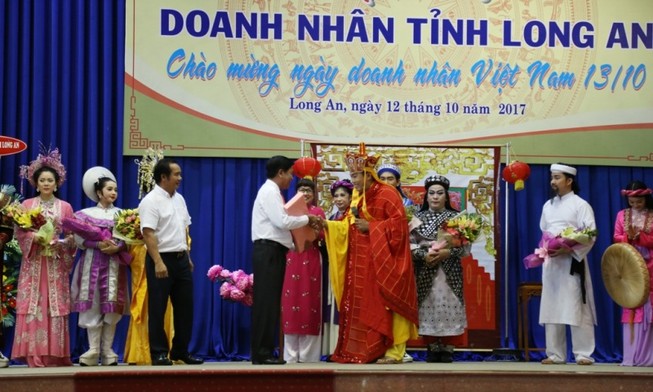 Họp mặt doanh nhân nghe nói chuyện văn hóa cổ truyền