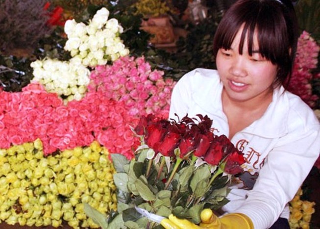 'Cháy' hoa hồng ngày lễ Tình nhân