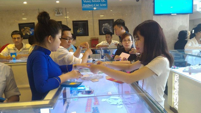 Giá dầu tăng cao nhất trong bảy tháng