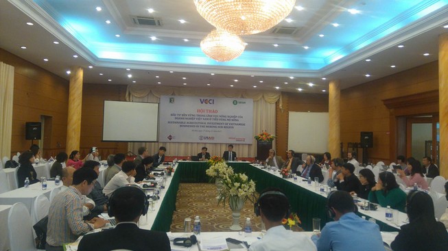 Người Việt ra nước ngoài làm ăn cũng nhờ... cò