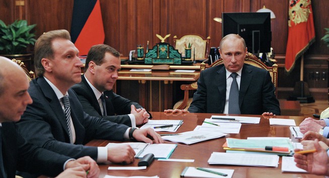Thu nhập 2014 của Tổng thống Putin thấp hơn thủ tướng Medvedev
