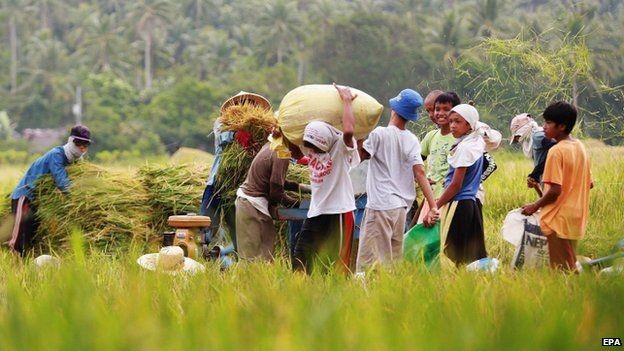 Sơ tán trước siêu bão nhiệt đới Noul đổ bộ vào Philippines