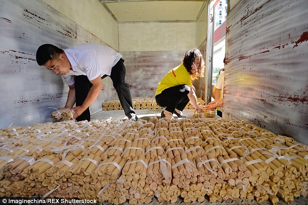 Sốc: Mua xe hơi bằng... 1.320 bao tiền lẻ