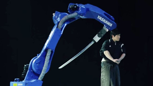 Video: Robot chiến thắng bậc thầy kiếm thuật Nhật Bản