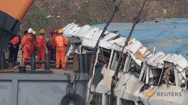 Tàu Trung Quốc chìm: Thương tâm 442 mạng người