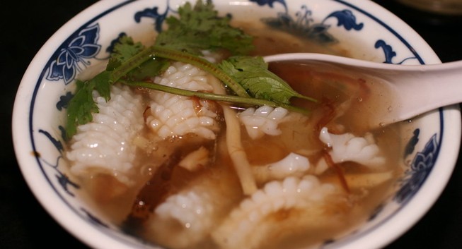Triều Tiên dùng nước canh mực chữa trị cúm Trung Đông