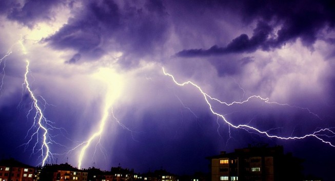 Bị sét đánh: 7 người chết, 21 người bị thương