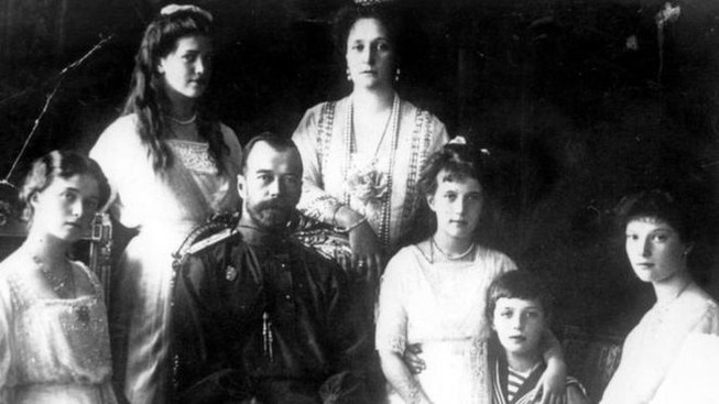 Nga khai quật hài cốt của Sa hoàng Nicholas II và vợ