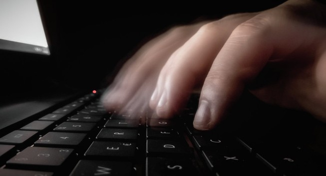Tin tặc đe dọa công bố thông tin nhạy cảm giám đốc CIA