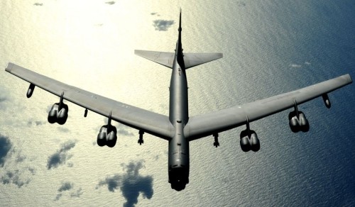 B-52 Mỹ bay sát đảo nhân tạo Trung Quốc xây trái phép ở biển Đông