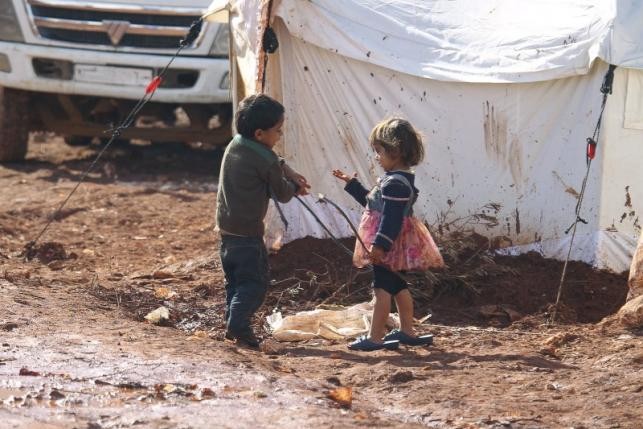 Bộn bề chiến trường Syria, hàng chục ngàn người dân lâm nạn