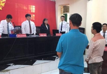 Không chứng minh được tội giao cấu, tòa chuyển tội danh dâm ô