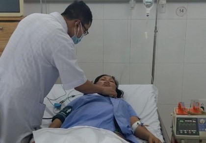 Khen thưởng đột xuất y, bác sĩ cứu sống sản phụ viêm cơ tim cấp