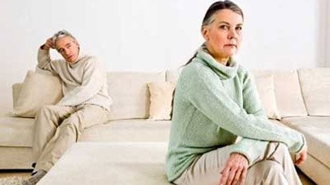 Bị chồng ly hôn hơn 20 năm mà không biết