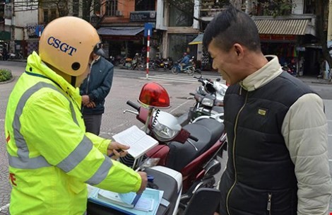 Hà Nội xử phạt 542 trường hợp đi bộ vi phạm luật giao thông