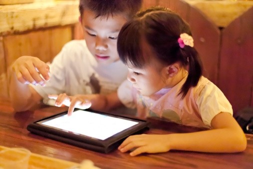 Đừng chần chừ cách ly con bạn khỏi thiết bị số ngay lúc này