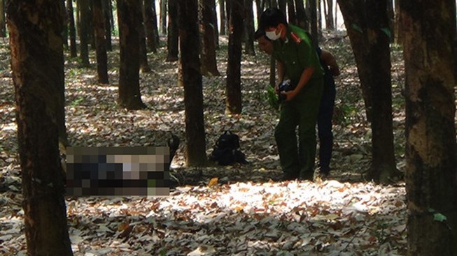 Một người đàn ông nghi tự thiêu trong rừng cao su
