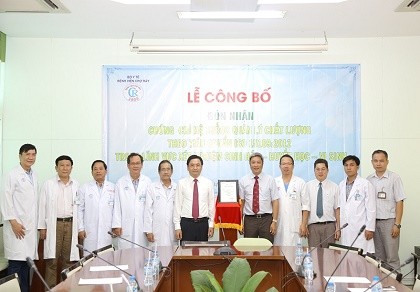 BV Chợ Rẫy nhận chứng chỉ chất lượng ISO đầu tiên ở phía Nam