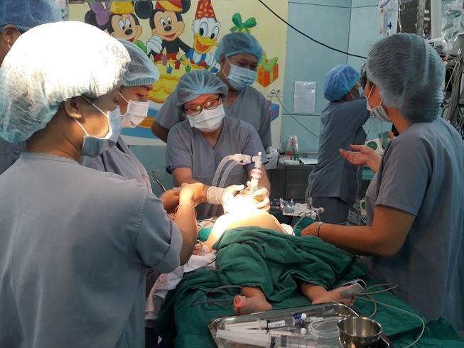 Áp dụng kỹ thuật mới cứu bé bị tăng tĩnh mạch hiếm gặp