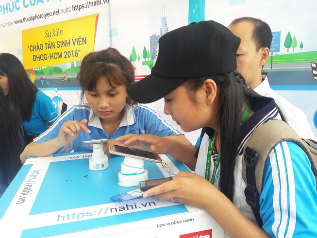 Sinh viên học luật giao thông qua phần mềm trực tuyến