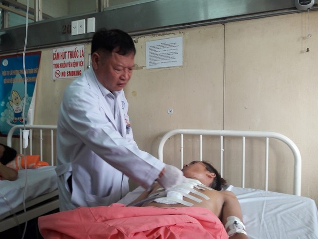 Mâu thuẫn tình cảm, 1 thanh niên bị đâm thủng tim