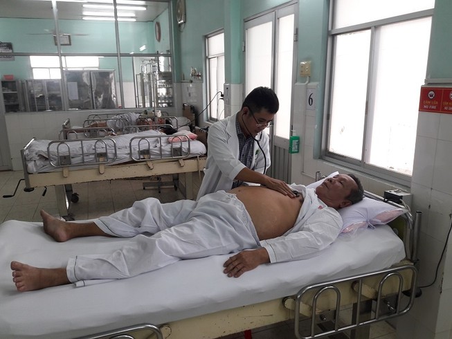 Bệnh nhân liệt nửa người đi được sau 24 giờ điều trị